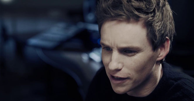 Eddie Redmayne a enregistré l'audiobook en studio (@Pottermore)