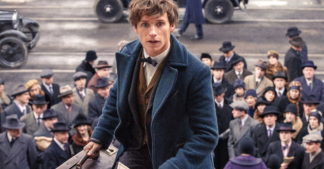 Norbert Dragonneau (Eddie Redmayne) avec sa valise magique