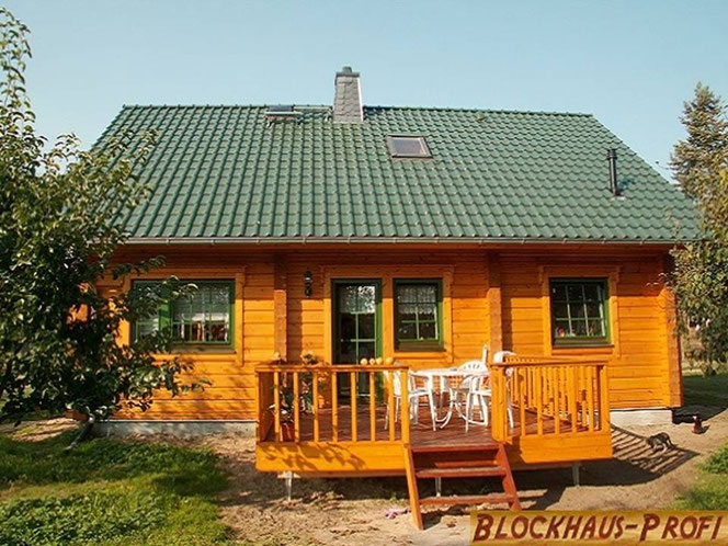 Blockhaus als Wohnhaus in Deutschland - Bungalow - Hausbau - Holzhaus, Immobilien, Wohnblockhaus, Haus, Eigenheim, Bauen, Baustelle, Grundstück, Neubau, Architektenhaus, Bauvorhaben, Keller, Landhaus, ökologisches Bauen, Ludwigsburg, Pforzheim