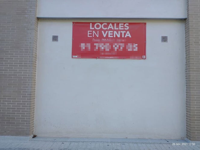 En cualquier barrio de Valencia os encontrarais con esto, puertas y ventanas tapiadas para evitar que se metan los okupas, pero…ni así lo evitan.