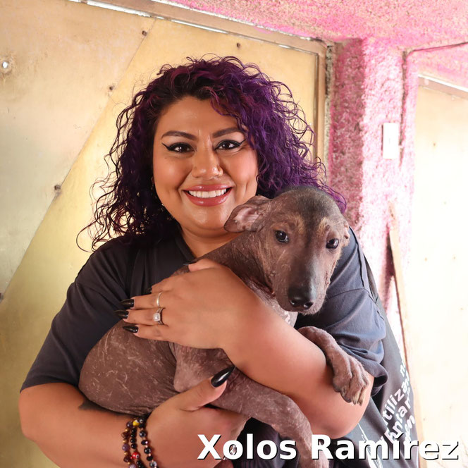Fotografía del xoloitzcuintle Kaan Ramirez con Samantha.