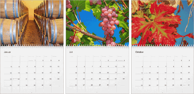 Drei hochformatige Broschüren-Wein-Kalender-Blätter nebeneinander. Oben ist jeweils ein Fotomotiv, unten ist das riesige Kalendarium, um Termine einzutragen. Oben links sieht man viele Holzweinfässer, mittig eine Weintraube, rechts ein Weinblatt.