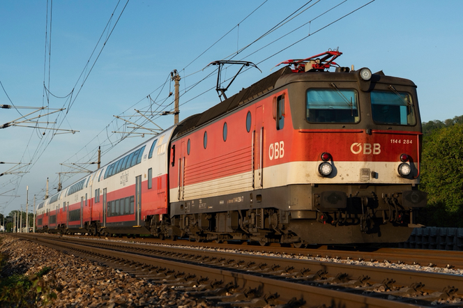 ÖBB Rh1144 284 + Cityjet-Dosto 4B