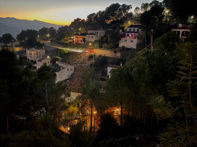 Urb. Monterrey am 31.12.2021 - 18:45 Uhr, Sonnenuntergang am Silvesterabend