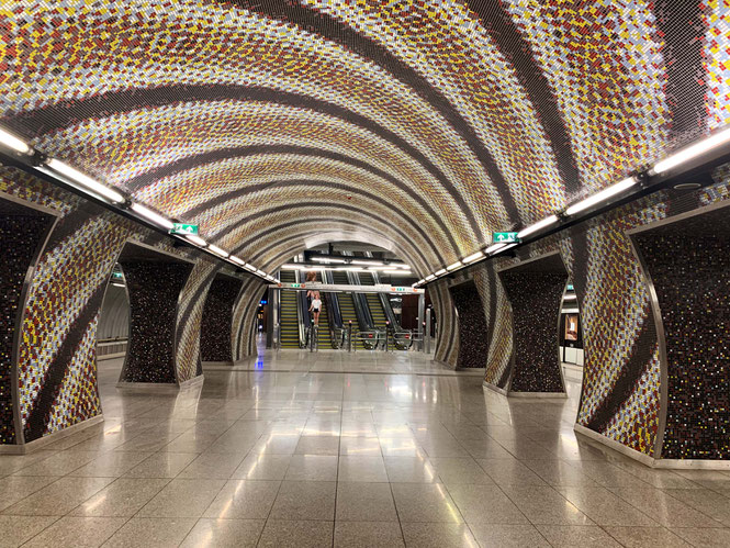 tiles at Szent Gellért tér station