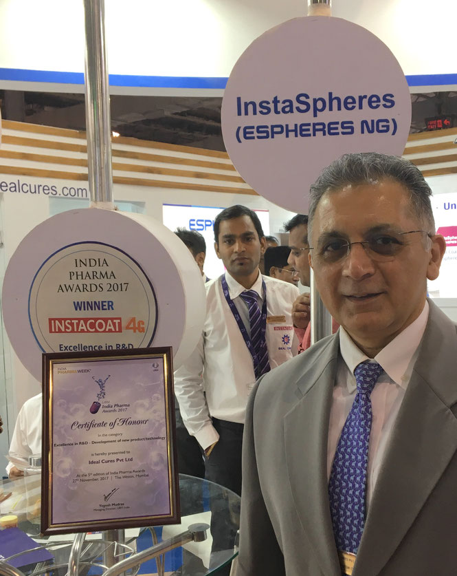Photof Kamlesh Oza with the Pharma Award for Instacoat 4G