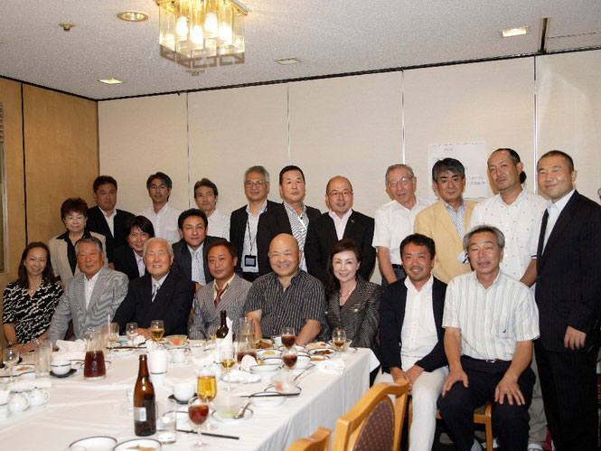 総会にお集まり頂いた会員の皆様と、総会終了後懇親会を開催しました。
