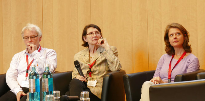 Experten auf dem Podium v.l.n.r.: Hans K. Müller; Gisela Bockenheimer-Lucius und Susanne Lammertz © dokuphoto.de