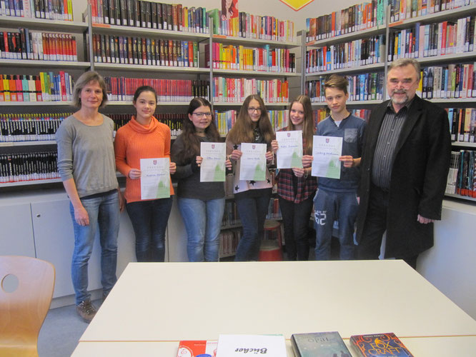 v.l.n.r: Frau Vollmer, Kristina Gärtner, Ellen Drewes ,Maria Thiele,Rieke Rienäcker, Ludwig Deichmann, Herr Kilian