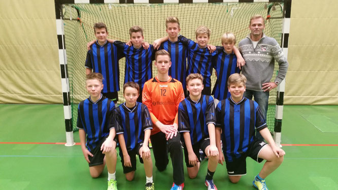 H.v.l.n.r.: Tim Niemeier, Paul Kompenhans, Jonathan Pflüger, Lasse Hellemann, Louis Montua, Trainer Jens Pflüger V.v.l.n.r.: Paul Kaldyck, Max Grimm, Erik Ullrich, Moritz Abe, Jannis Rump