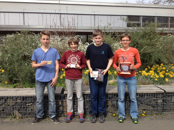 Timo Sperl (8b), Phil Aron Hotho (5d), Jakob Kontze (6a) und Merle Ninnemann (8b)