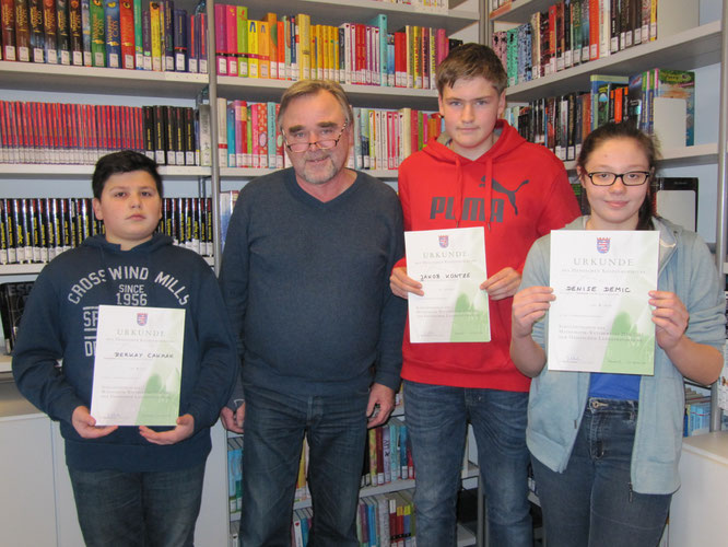 v.l.nr. Berkay Cakmak, Aufgabenfeldleiter Kilian, Jakob Kontze, Denise Demic.