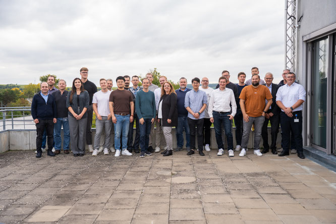 Das interdisziplinäre Projektteam hat zwei Jahre intensiv zusammengearbeitet und freut sich bei der Abschlussveranstaltung über die erfolgreiche Einführung. (Bildquelle: EIKONA AG)