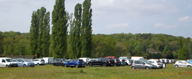 A Boissy aux Cailles c'est le RDV des voitures, donc beaucoup de marcheurs et de cyclistes