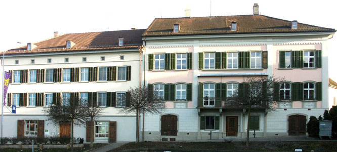 das Doppelhaus mit dem linken Teil "Harmonie" und dem rechten "Phönix"