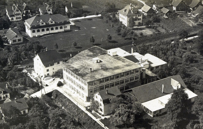 das Fabrikgebäude 1918; Luftaufnahme ETH Zürch