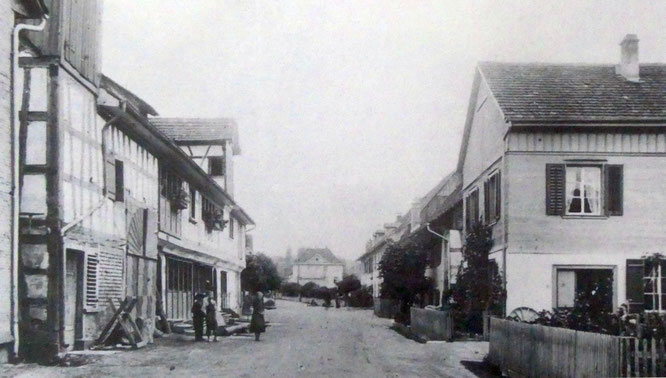 unsere Hauptstrasse 1910; rechts die Wagnerei Herzog
