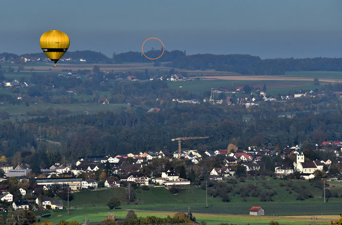 der "Blick zurück" vom Wellenberg über Wigoltingen und das Conny-Land zum Napoleonturm