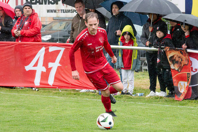 Nicolas Kinnast flankt zum 1:0 für Steinach