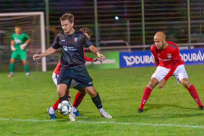 Hier behauptet der Torschütze im Mittelfeld den Ball