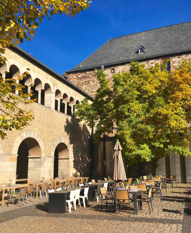 Der Brunnenhof in Trier erinnert mich an den Chiostro di Bramante.