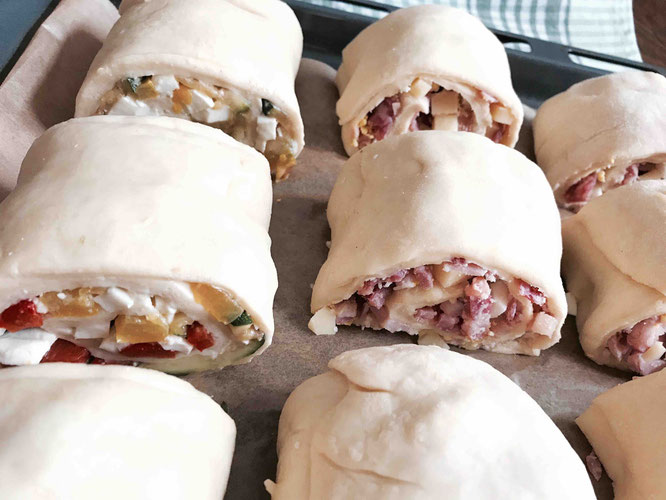 Panino napolitano - Schon vor dem Backen sieht man, was in ihnen steckt.