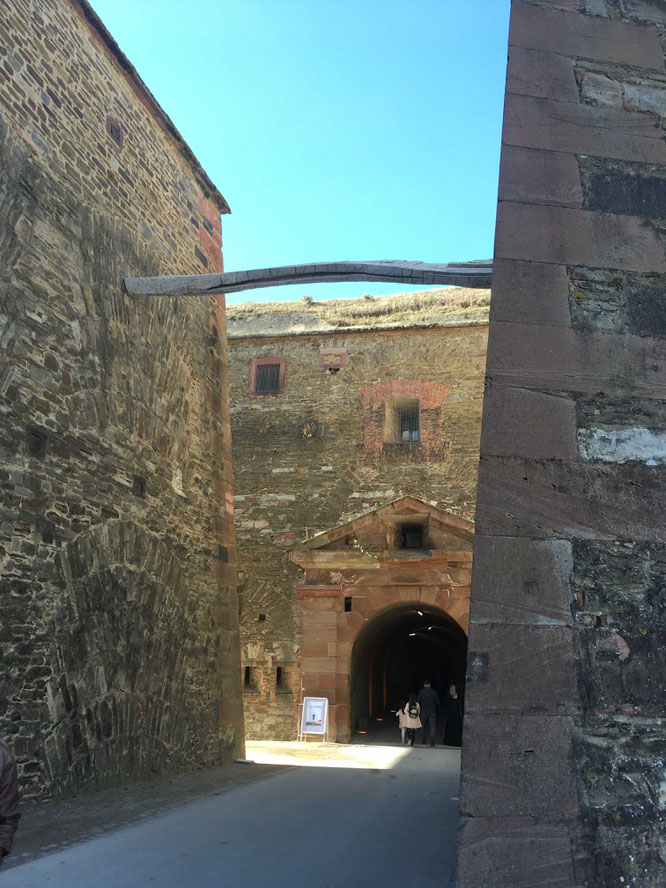 Für junge Schatzsucher: Samstags und sonntags findet auf der Festung Ehrenbreitstein die Jagd nach der goldenen Kanonenkugel statt.