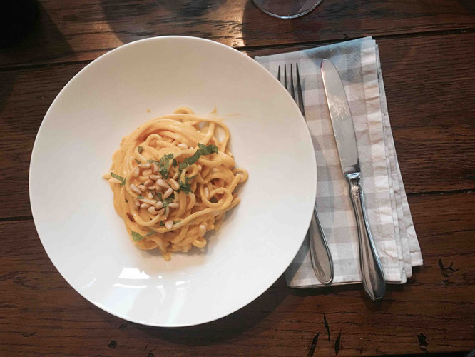 Rezept: Pasta mit Kürbis, Ricotta, Pinienkerne und Minze