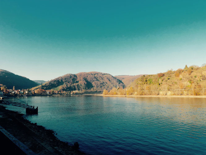 Auf diesem Hügel bei Boppard wartet der Vierseenblick auf Euch