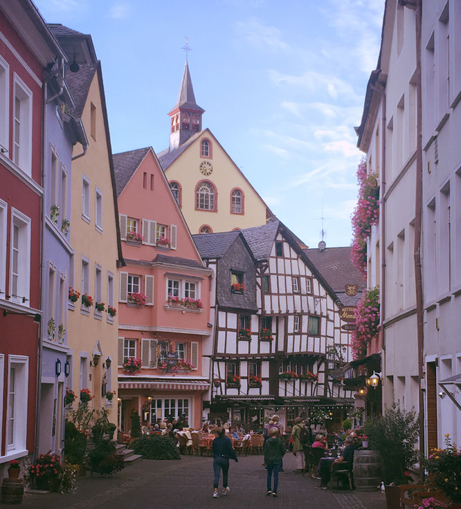 Schmucke Fassaden und viele Geranien - Ein Spaziergang durch Bernkastel-Kues 