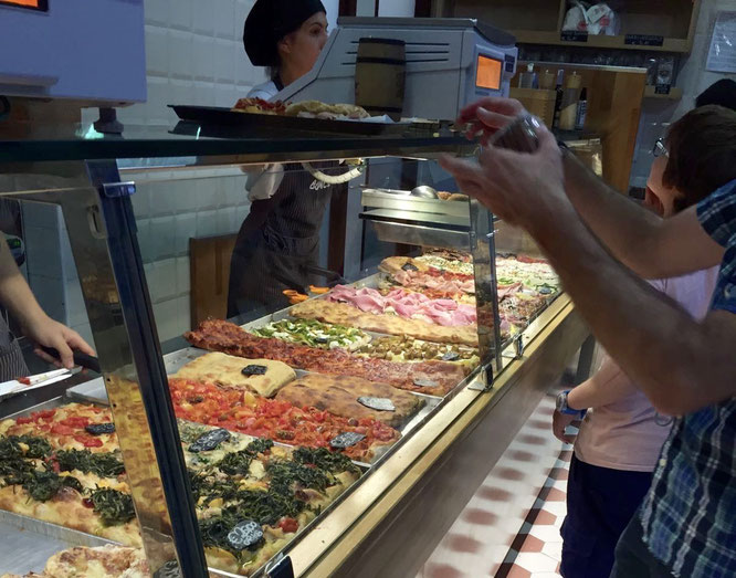 Pizza al taglio-Auslage in Rom