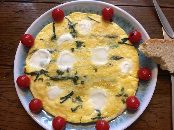 Frittata mit grünem Spargel und Büffel-Mozzarella