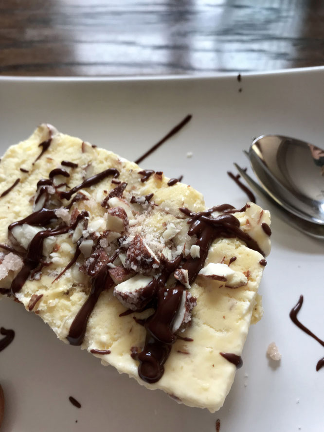 Eine süße Köstlichkeit aus Sizilien - Semifreddo alle mandorle