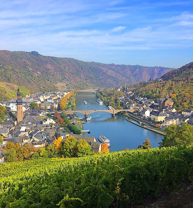 Blick von der Reichsburg auf die Mosel und Cochem