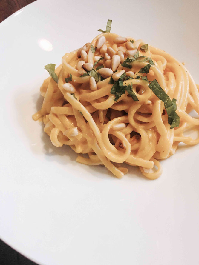 Kürbis, Ricotta, Pinienkerne, Parmesan und frische Minze