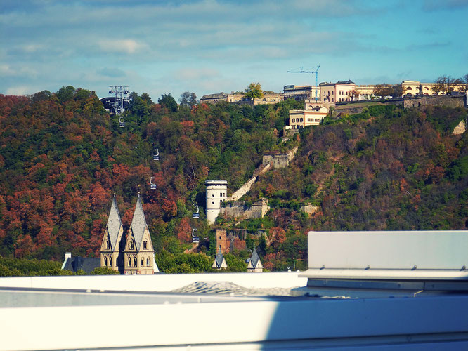 Ausblick auf die Seilbahn Koblenz und die Festung Ehrenbreitstein