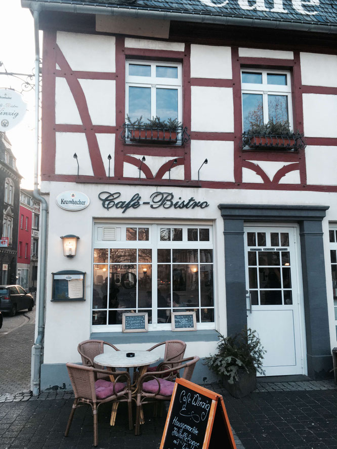 Das Cafè Winzig in Andernach - Hausgemachte Kuchen und Holländischer Cappuccino