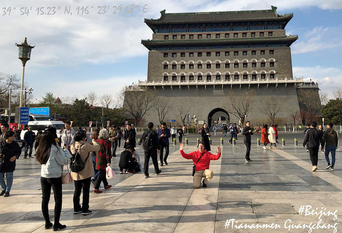 "Fotoshooting at ZhengYangMen Gate, Beijing/Peking, China - southern entry into the Inner City / Tiananmen Square (Tiananmen Guangchang/"Platz des Himmlischen Friedens", 39° 53′ 57.3″ N, 116° 23′ 30″ E)." 