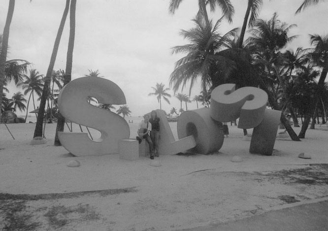 Hier mit Sonja (mit der ich halb Südostasien bereist habe) auf Sentosa, in Gehweite des Shangri La´s Rasa Sentosa...