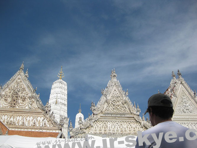 Wat Mahathat, Petchaburi (13° 6′ 43″ N, 99° 56′ 45″ E)... 