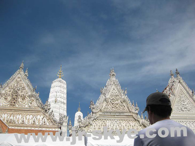 Wat Mahathat, Petchaburi, TH (13° 6′ 43″ N, 99° 56′ 45″ E)...