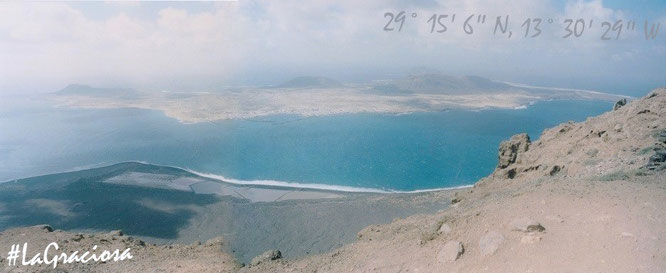 Graciosa, die kleinste bewohnte Insel der Kanaren, von Gran Canaria aus gesehen. Die Legende um den "Schatz von Graciosa" inspirierte angeblich Robert Louis Stevenon zu seiner Geschichte "Die Schatzinsel"! 