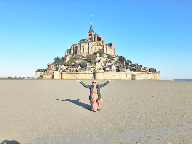 Weder "Insel des Atlas" (Atlantis) noch Erytheia (obwohl eine "fabelhafte Insel"): hier trägt Mona-Liza Mont-Saint-Michel auf Händen (nicht auf zarten Schultern)...