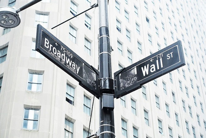 ...not far from this intersection: my homebase/domicile in NYC. By the way - there's no real starting point to Broadway. Just get into traffic and start walking! 