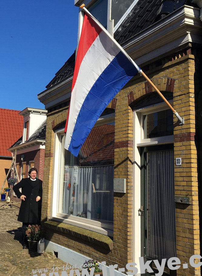 Flagge der Republiek der Zeven Verenigde Provinciën – statt Orange (als Gegenstück zur Prinsenvlag) hier erstmals Rot: Ab 1795 stehen diese Farben für die Niederlande… 