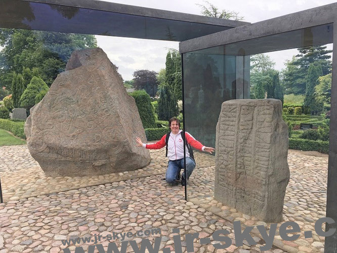 Immer wieder zentrales Momentum meiner dänischen Reiseaktivitäten: "Two of the most significant stones in Europe: Runestones of UNESCO World Heritage Site JELLING #Denmark."