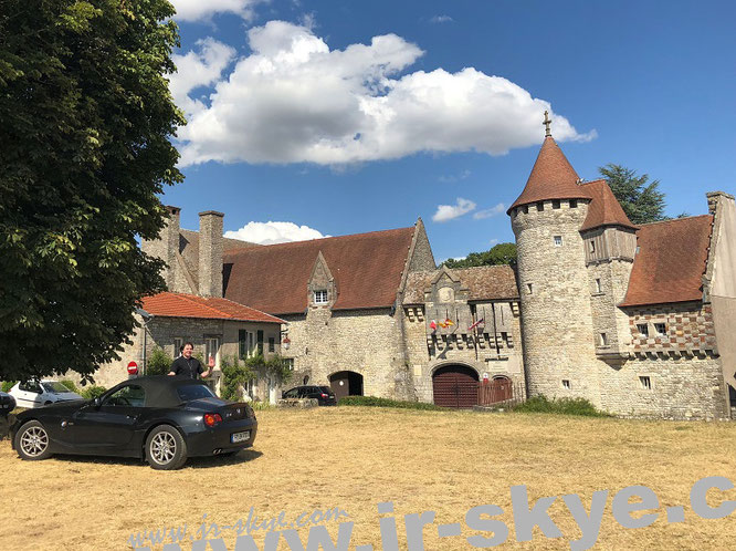 Französische Chateaus gehören zu meinen Lieblingsübernachtungsherbergen, wie hier - ein exemplarischer Nachbau aus dem 19. Jahrhundert - das Chateau d´Hattonchatel, 50 km südöstlich von Verdun...