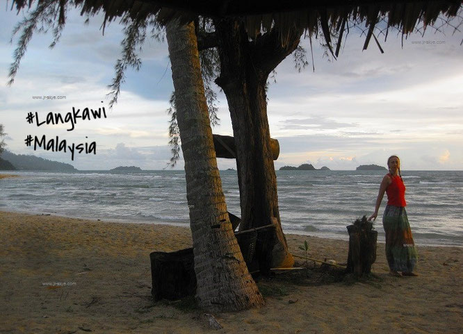 Aus meinem Twitter-Feed: "With my travel companion in Malaysia - beautiful Langkawi"...  