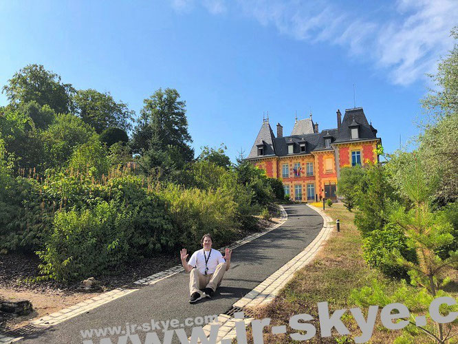 ...von Château zu Château - in Frankreich. Eingeschlossen Weingüter & farbenfrohe Maisons (Le Clos Poincaré)!