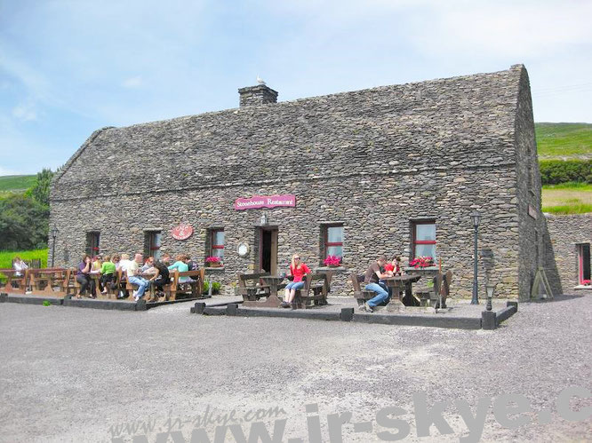 Stonehouse Restaurant, Slea Head Drive, Ventry - grandioser Ausblick auf Atlantik und Cathair na BhFionnurach inklusive!